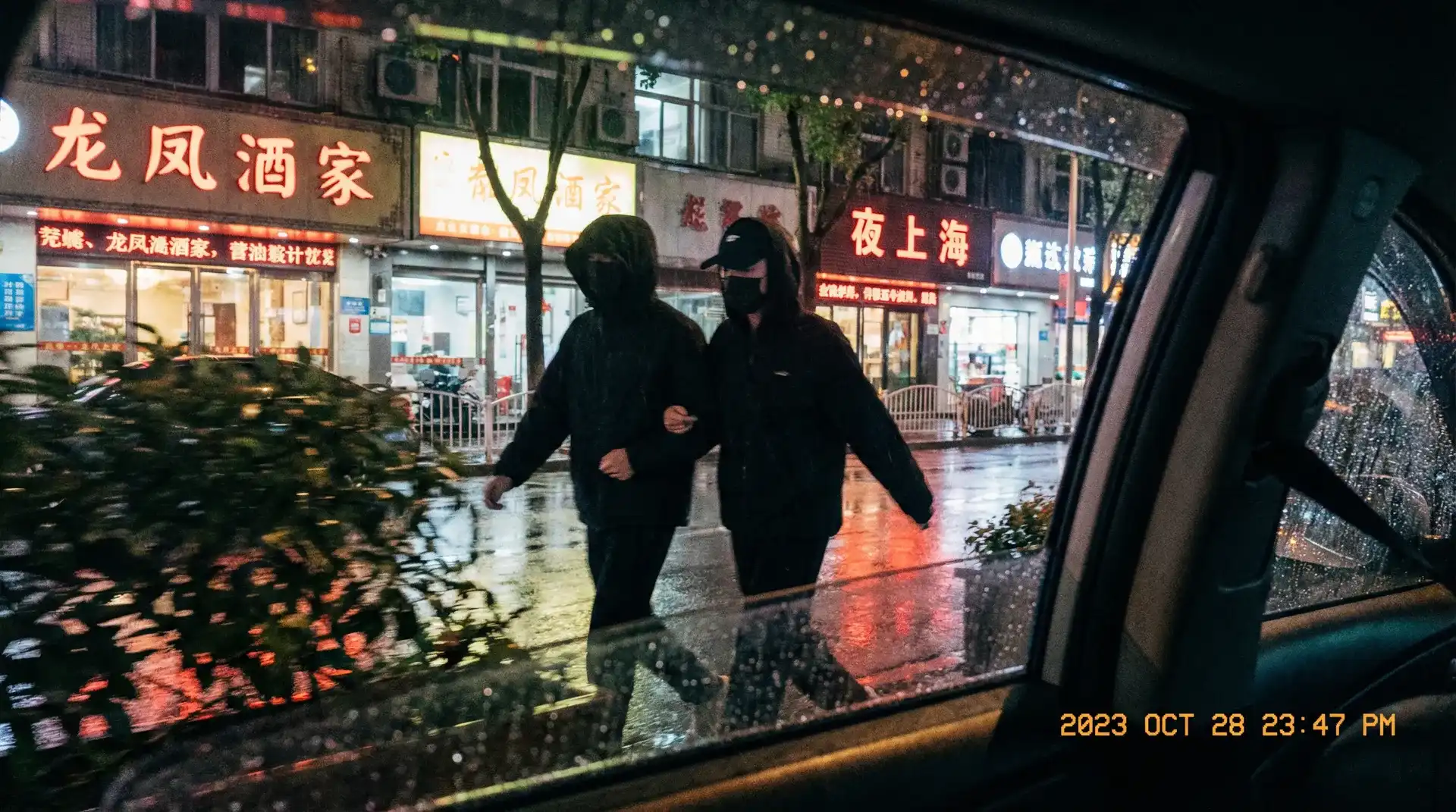 24小时日本在线观看视频免费 - 顶流明星深夜密会现场抓拍照片